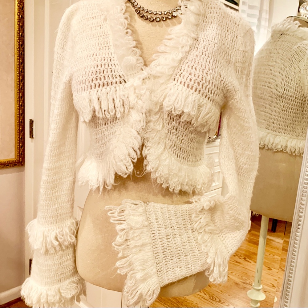 Wish comfy Looped Trim Short sweater